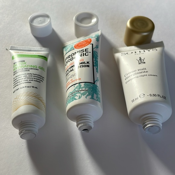 Bundle of hydrating moisturizers and face creams - Picture 11 of 12